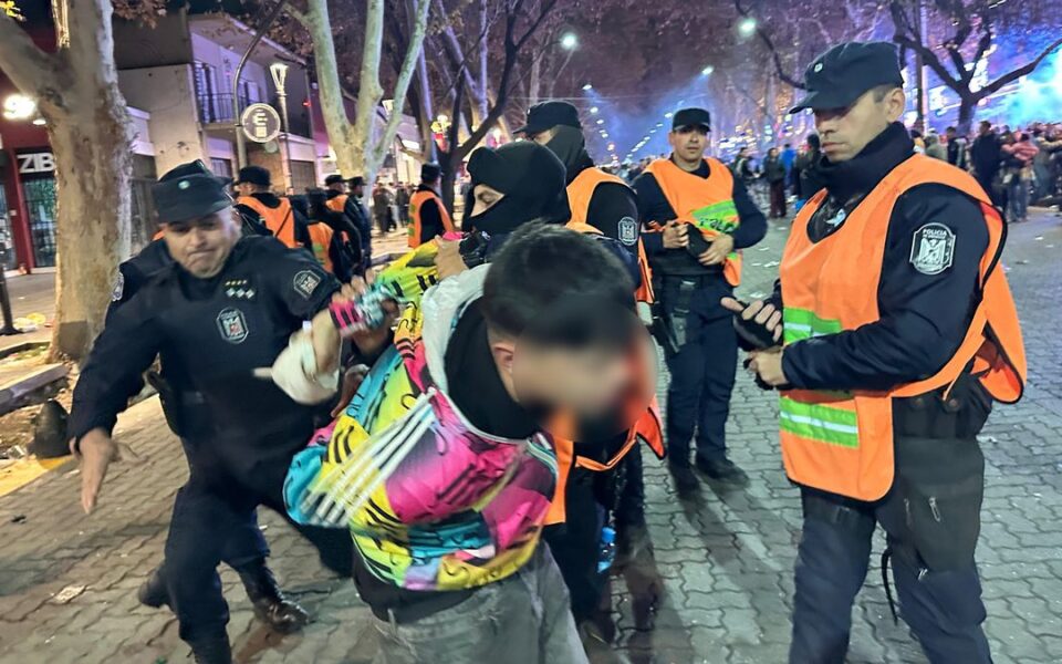 Cuatro detenidos tras incidentes en la Arístides post Mundial